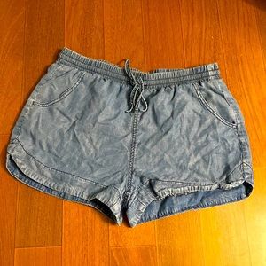Comfortable Jean Shorts - M